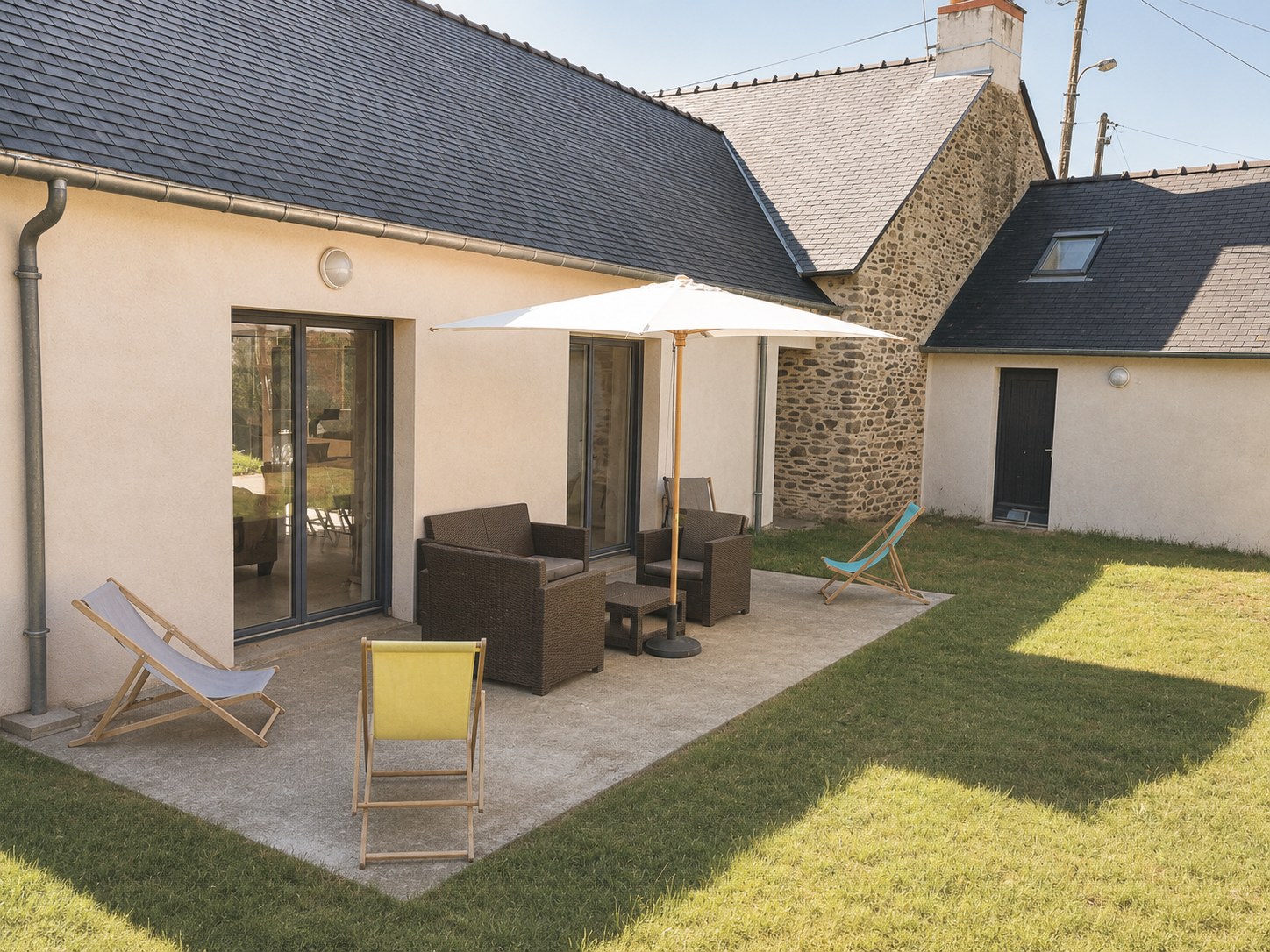 Terrasse et jardin clos côté sud